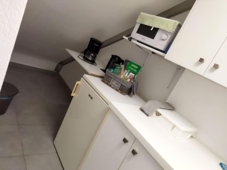 Cozy Apartment Near To The Airport Kouvarás 외부 사진