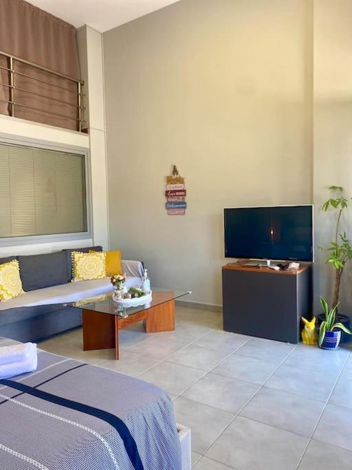Cozy Apartment Near To The Airport Kouvarás 외부 사진