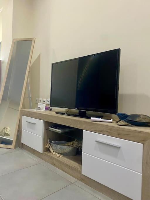 Cozy Apartment Near To The Airport Kouvarás 외부 사진