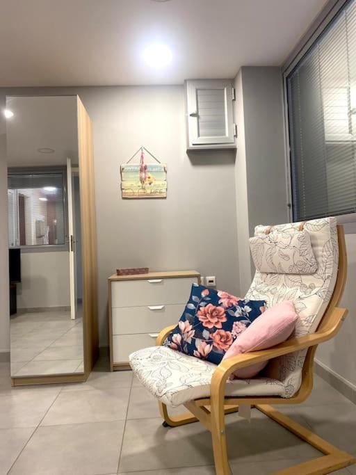 Cozy Apartment Near To The Airport Kouvarás 외부 사진